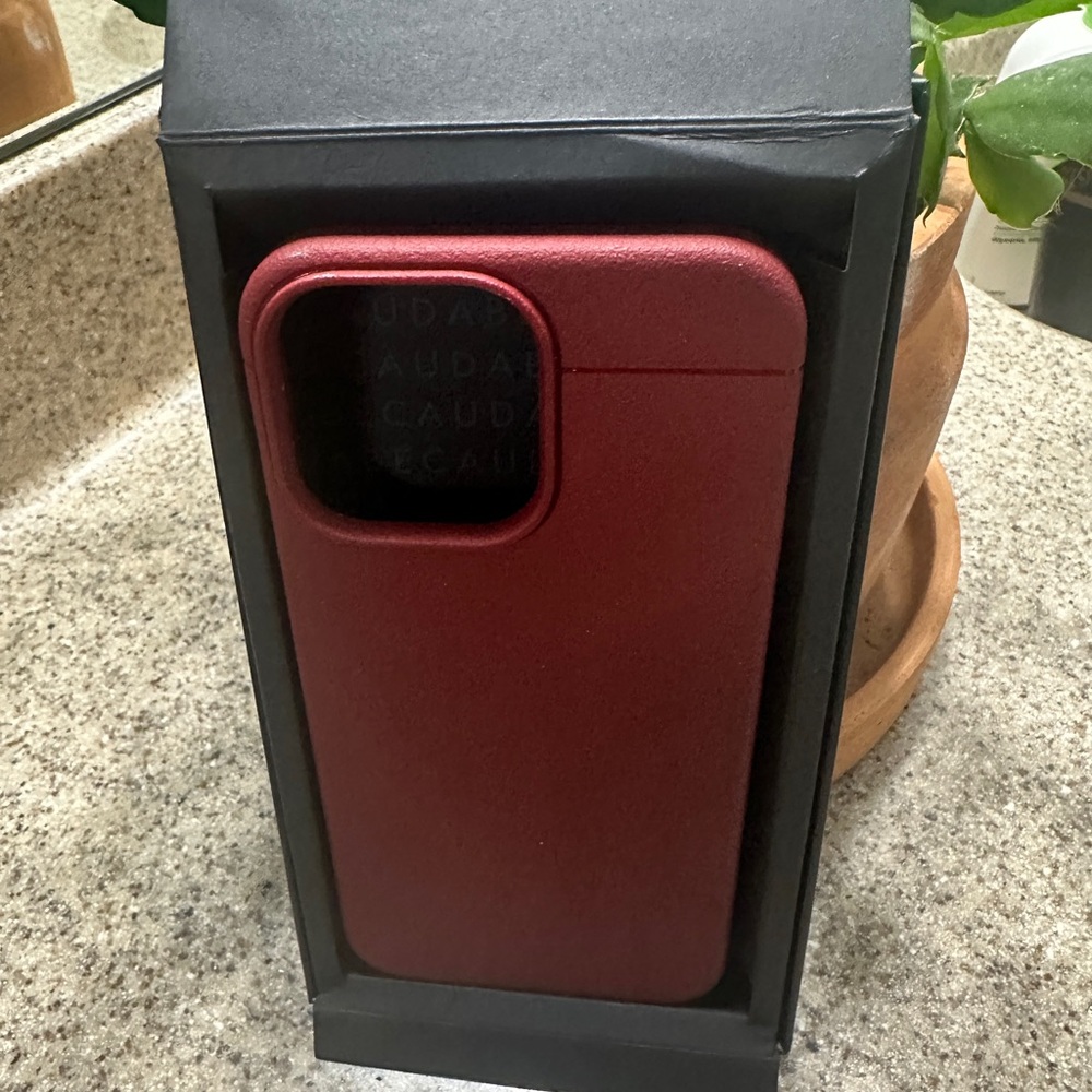 Caudabe Sheath Burgundy Phone Case for iPhone 14 Pro Max NWOT - Picture 4 of 7